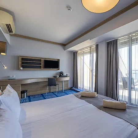 Hvd Viva Club Ultra All Inclusive - Private Beach & Free Parking-3